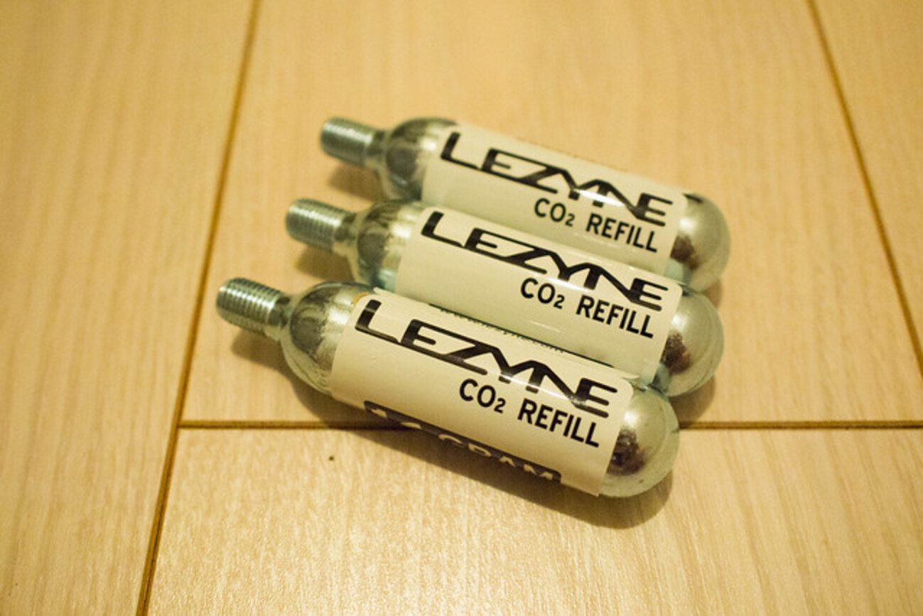 LEZYNE（PRESSURE DRIVE CFH）の携帯用ポンプで空気入れの練習