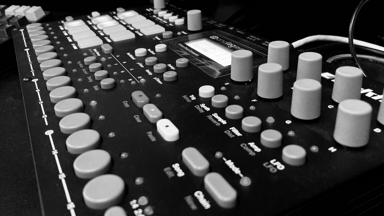 ジャンク】Elektron analog RYTM 8ボイスドラムコンピュータ キメ細かい