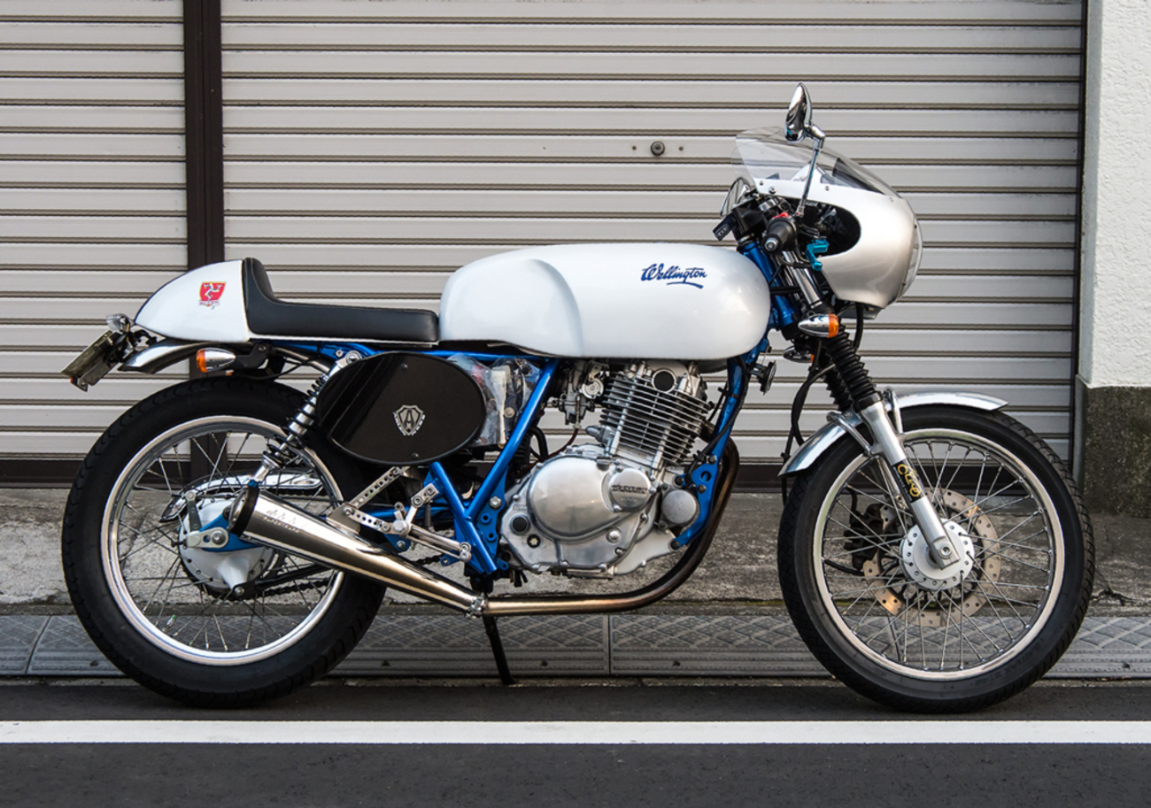 スズキST250カフェレーサー