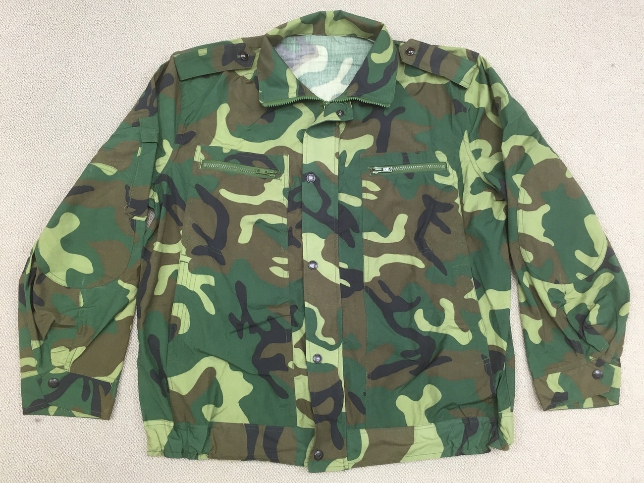 明るいカラーが特徴です！【中国共産党の軍服】人民解放軍陸軍87式迷彩 