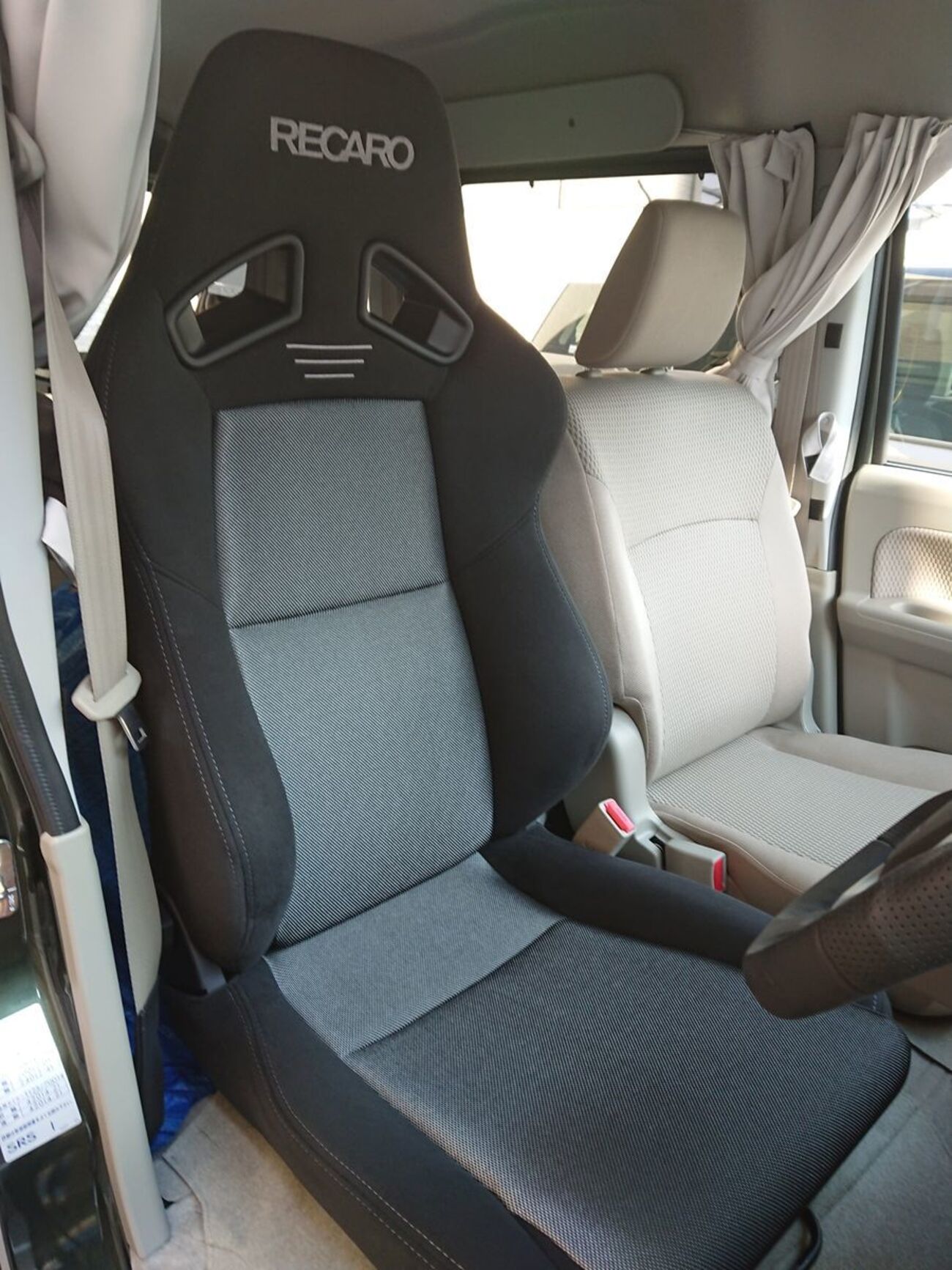 軽キャンパーの運転席をレカロのシートに交換しました！！ - 軽 