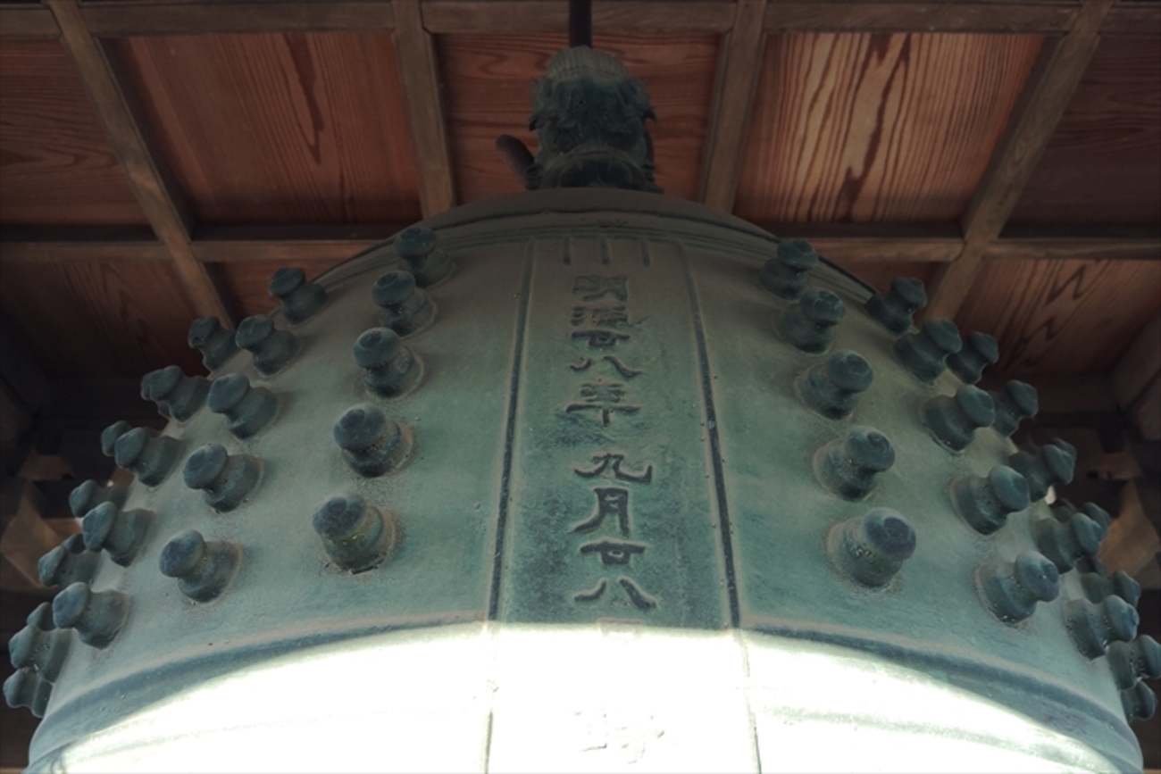 前橋市街地の梵鐘（1） - 振り返ればロバがいる