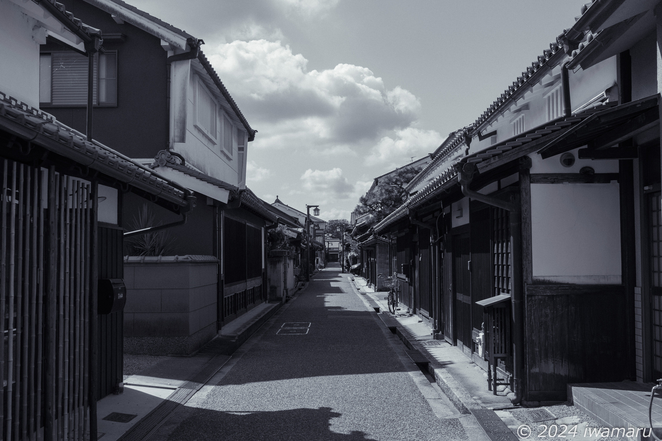 今井町の続き モノクロで - photoいろ メモリーズ