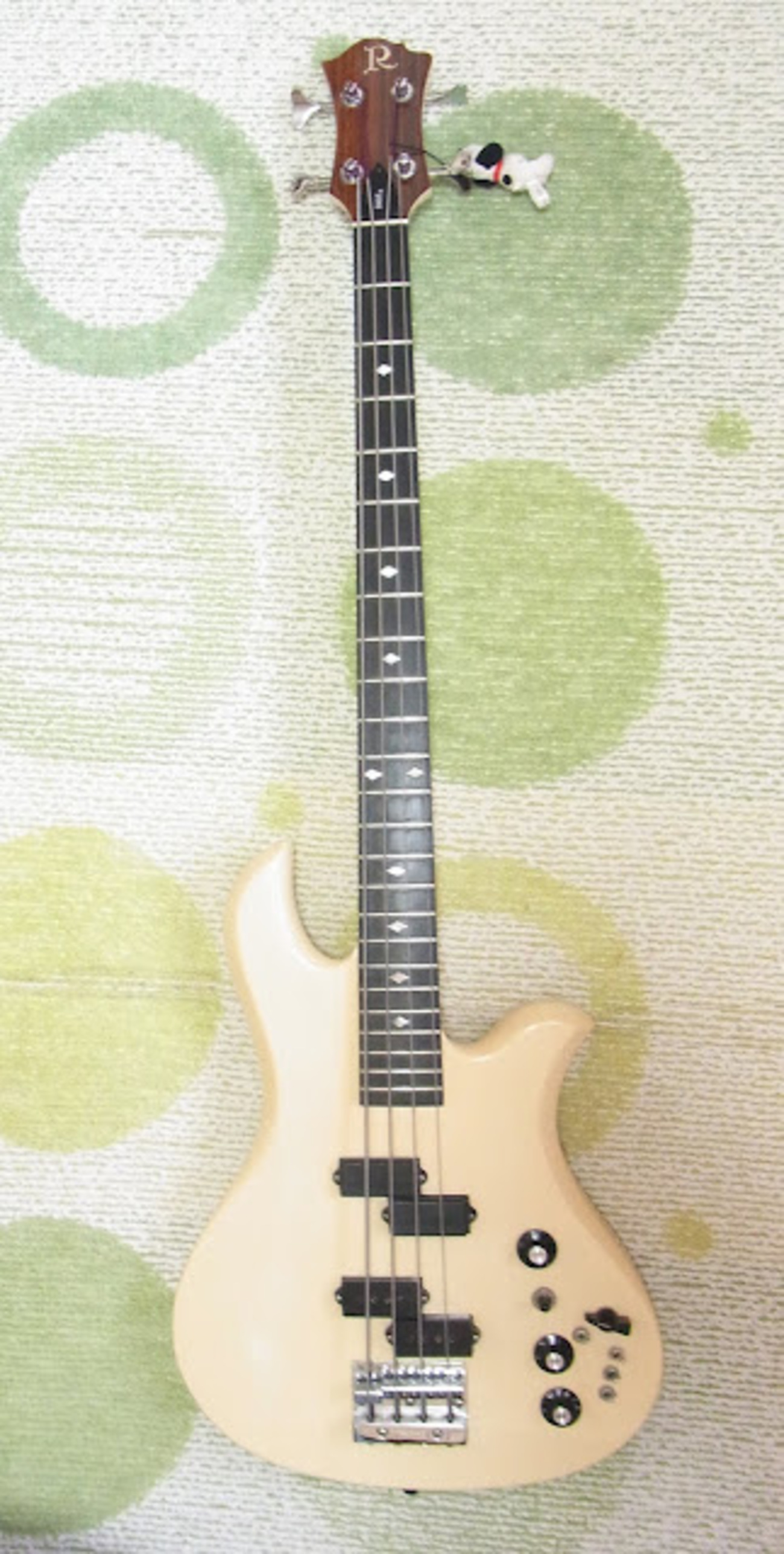 B.C.Rich Eagle Bassはやんちゃっ子 - 南極おんがくしつ