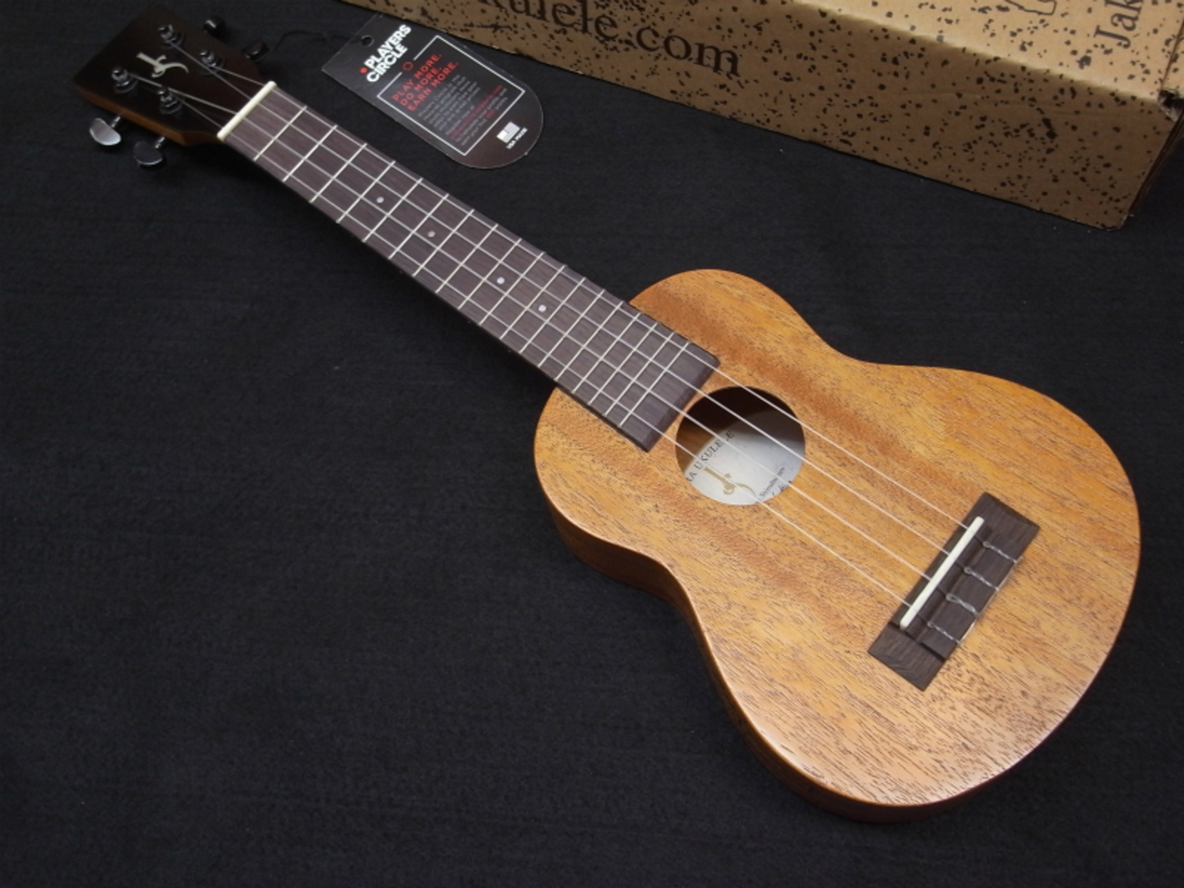 ジェイク・シマブクロ本人の直筆サイン入りウクレレ入荷！ - 原田楽器 