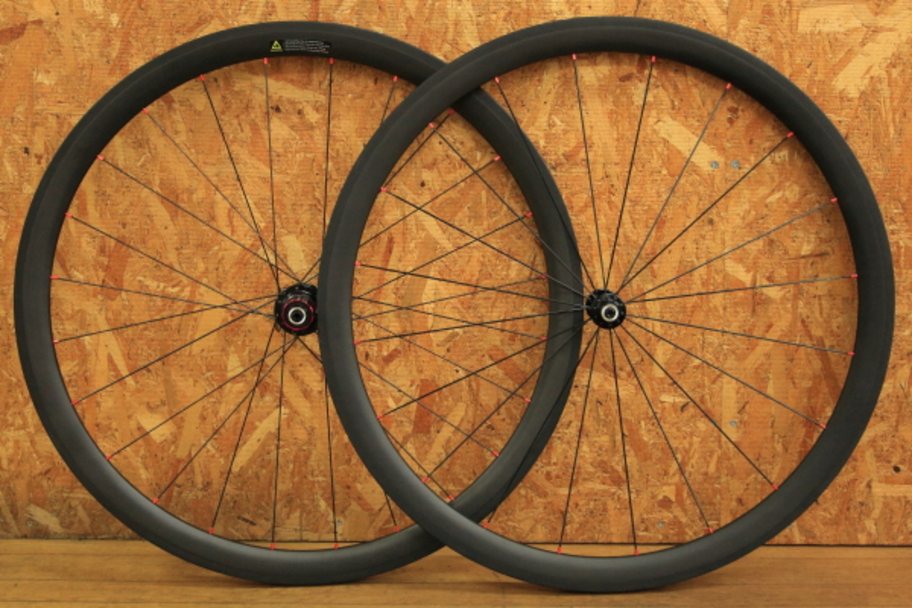 リム高38mmのカーボンチューブラーリムで手組みホイール - サイクル 
