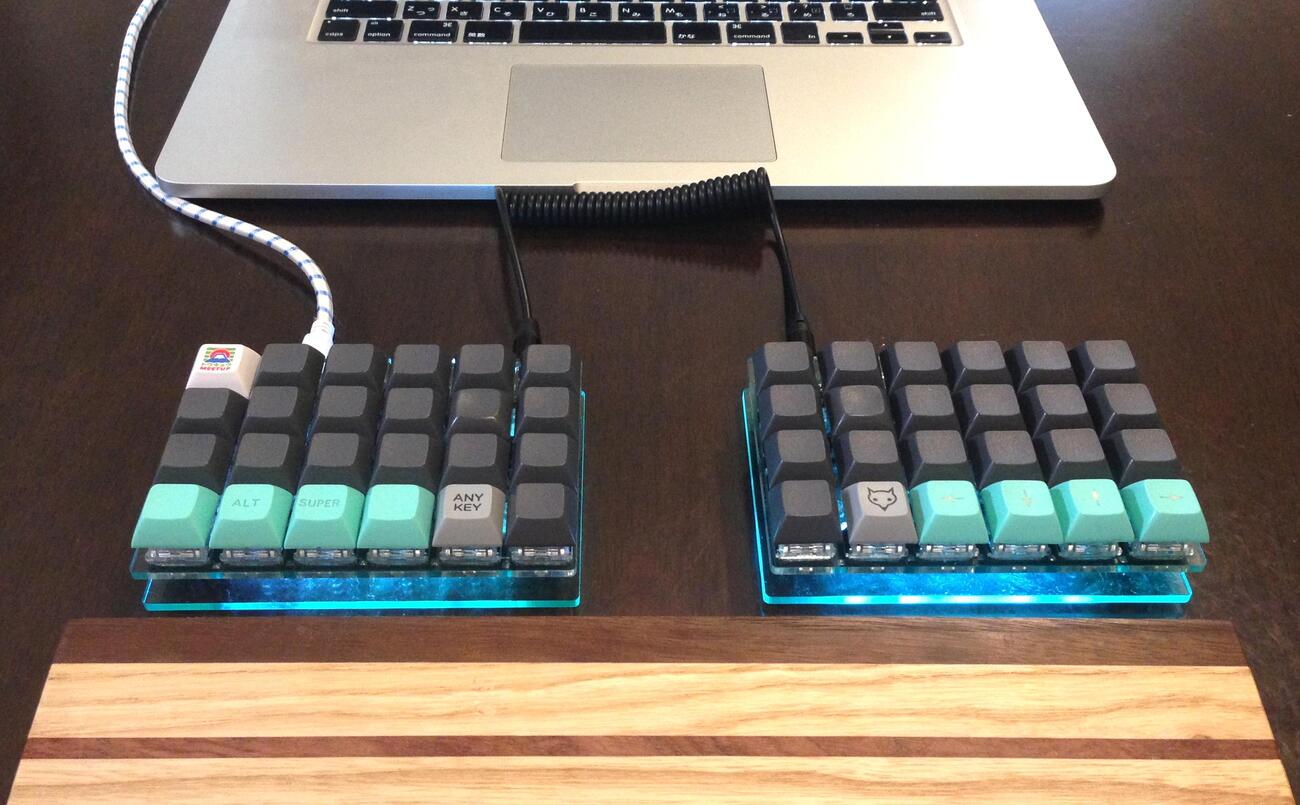 格子配列で左右分離型の超コンパクトなキーボード 