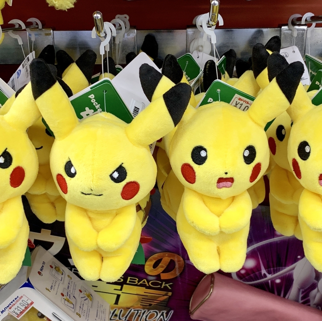 ポケモン ぬいぐるみ 笑顔 ウィンク ミュウがウインク顔で、キュートにアピール！『ポケモン