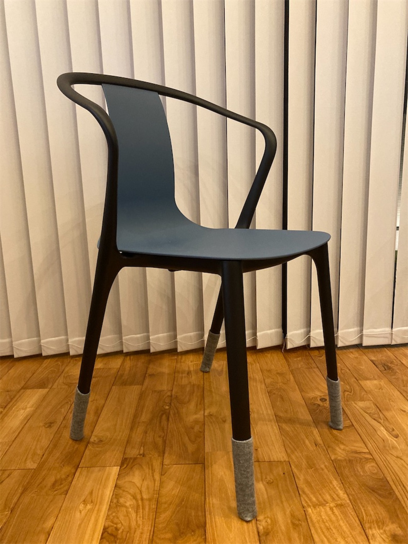 我が家のダイニングチェアをご紹介【Vitra Belleville Armchair 