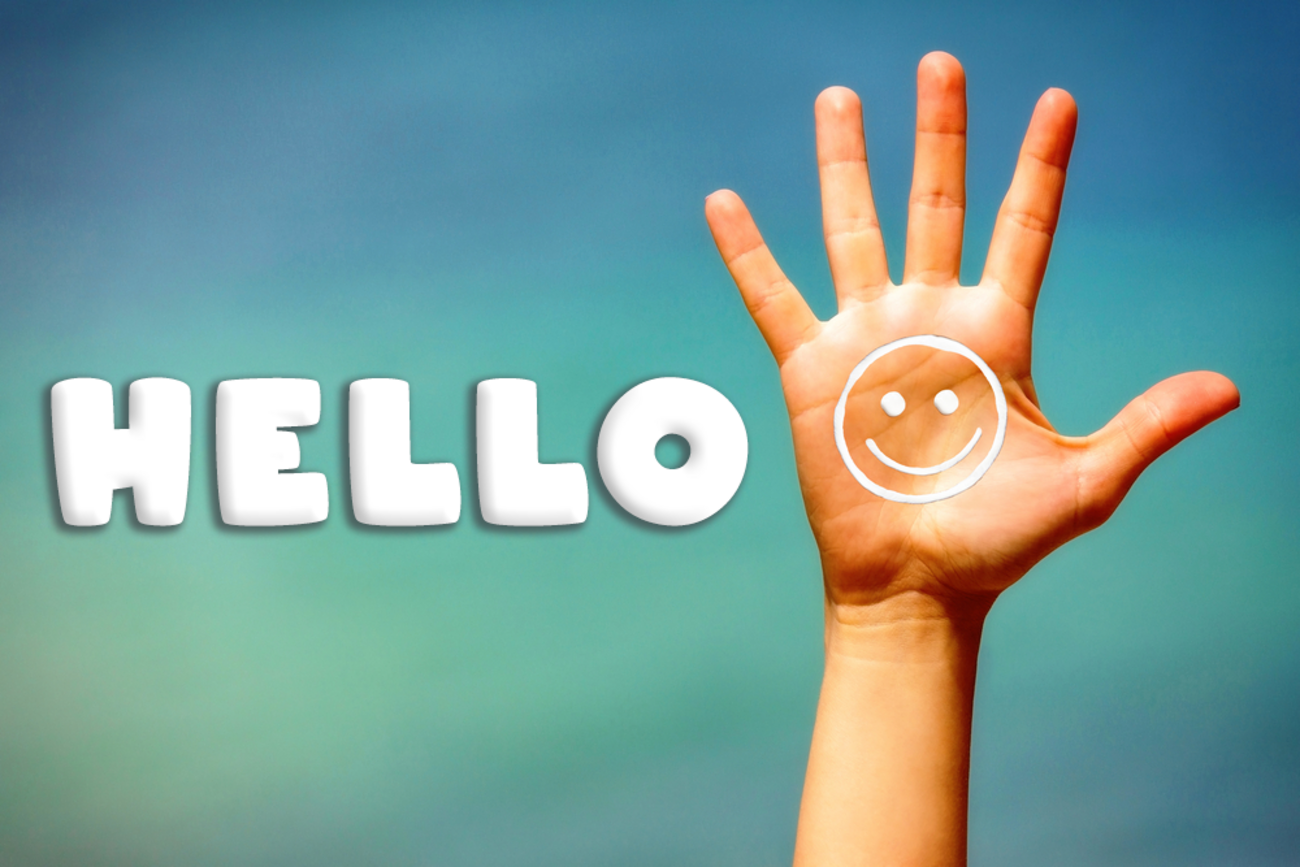 Helloは気軽な「こんにちは」じゃない？実際の意味・ニュアンス 