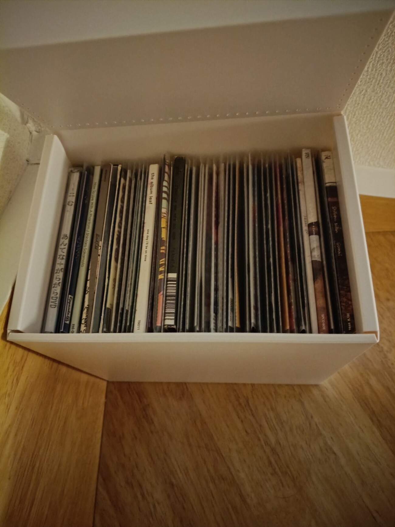CDが増えて収納に困っていませんか？推しを飾る「見せる収納」と、大量 