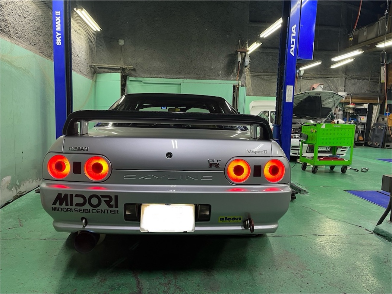 R32GT-R V-Spec II ステッカー貼り直し - 甘く香るか青いバラ