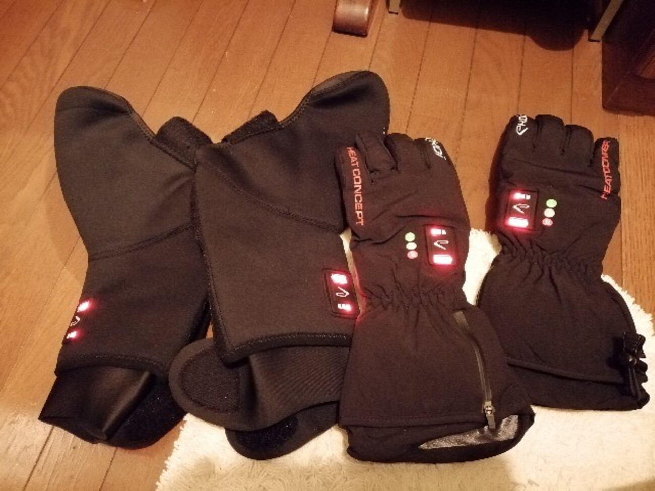 2/4 湘南国際村 Ekoi Heat concept 電熱グローブと電熱シューズカバー 