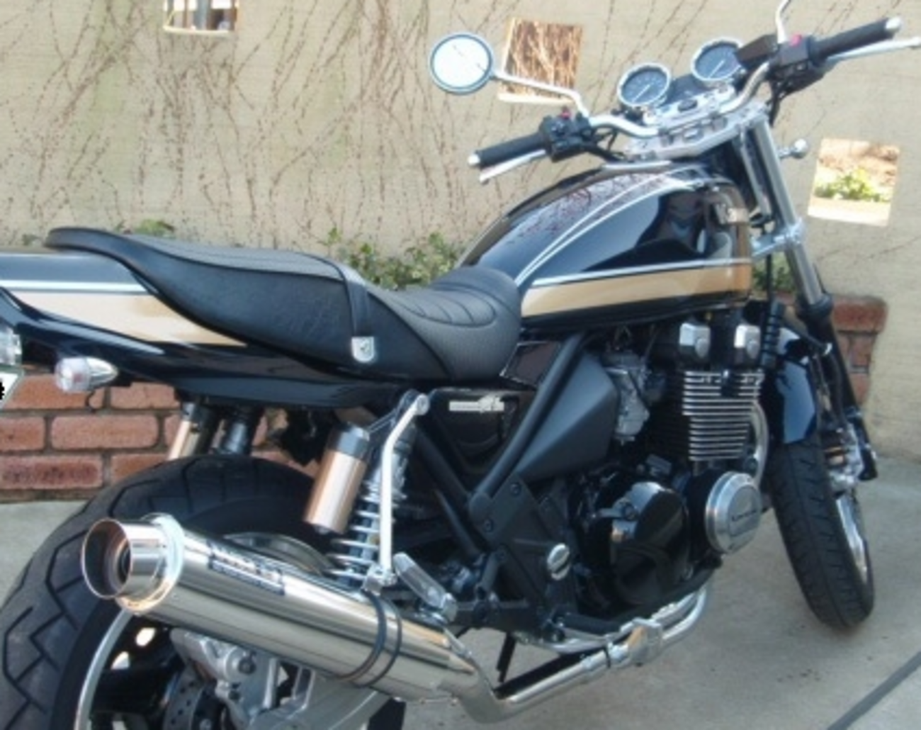 ゼファー400 エンジン 売約済みゼファー400のエンジンが入荷しま 