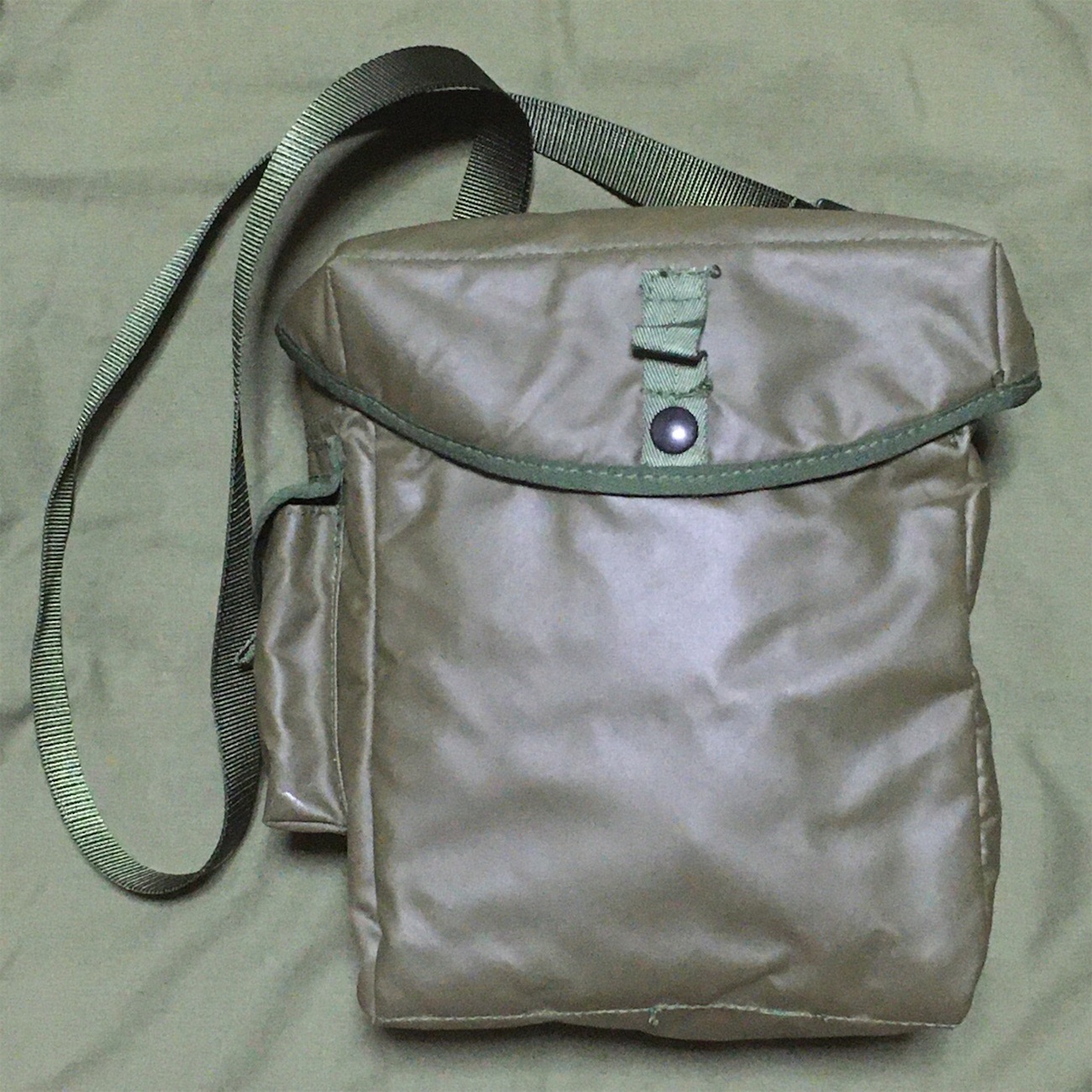 イギリス軍S10ガスマスク（バッグ付き）1989年製 イギリス軍S10ガスマスク（バッグ付き）1989年製 実物 イギリス