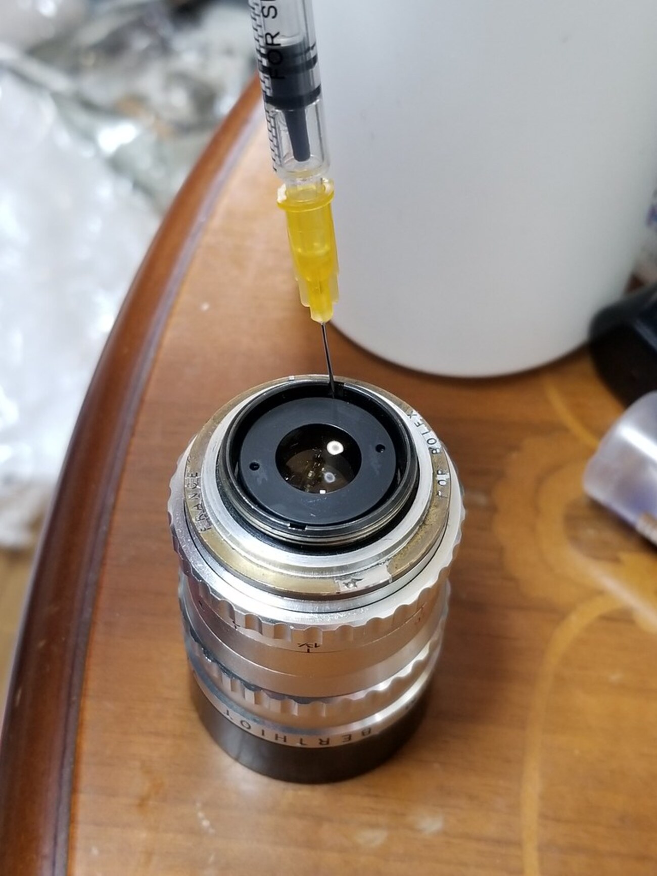 オールドレンズ修理】固まったフォーカスリングを潤滑油と注射器で直し