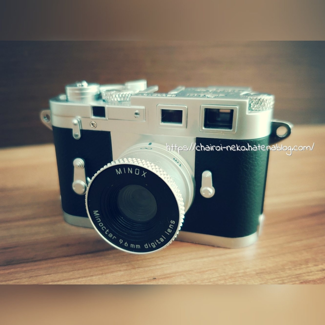MINOX DCC Leica M3 4.0 デジタルカメラ トイデジその13、Minox DCC Leica M3 (4.0) - 茶色い猫がみてる。