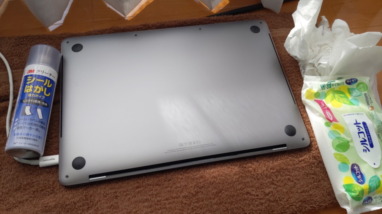 東芝ノートパソコン シール剥がれたあとアリ