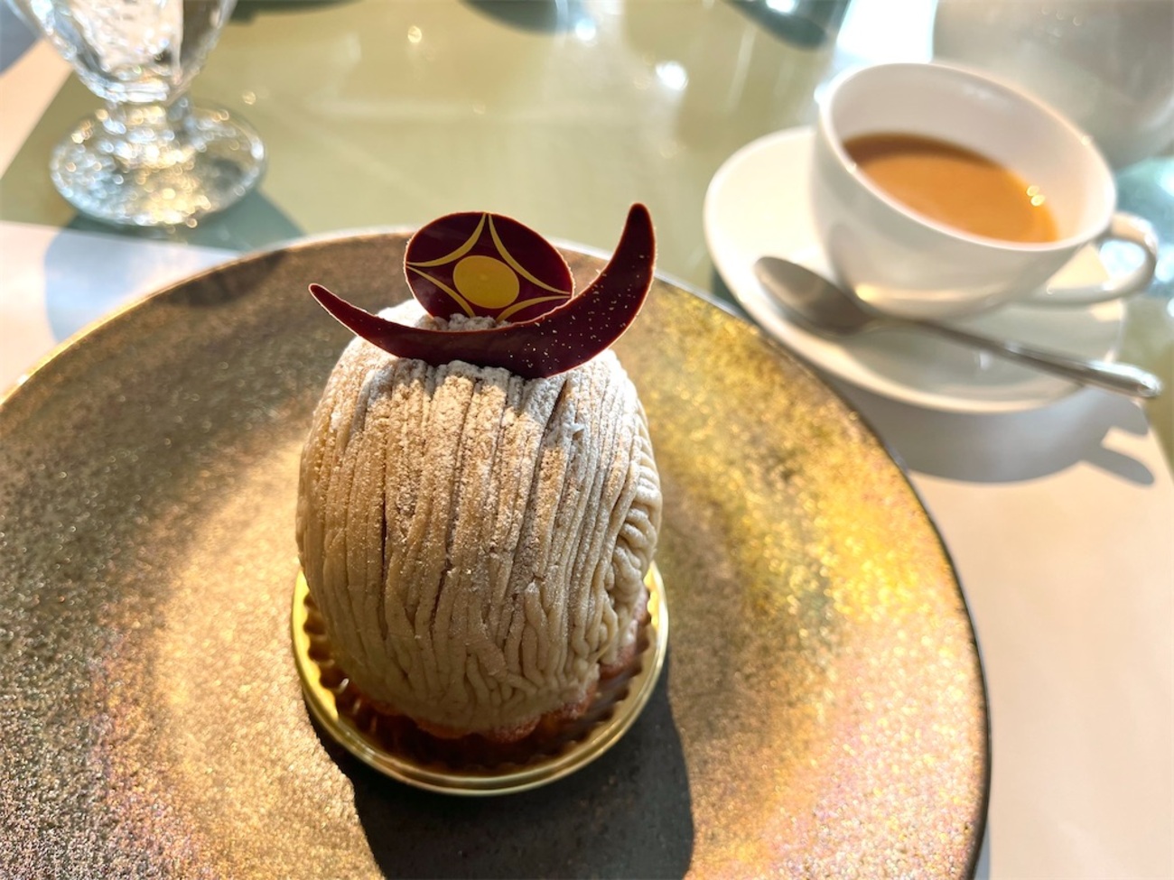 大阪で味わったスーパーモンブラン。お土産の551HORAIの晩ごはんと