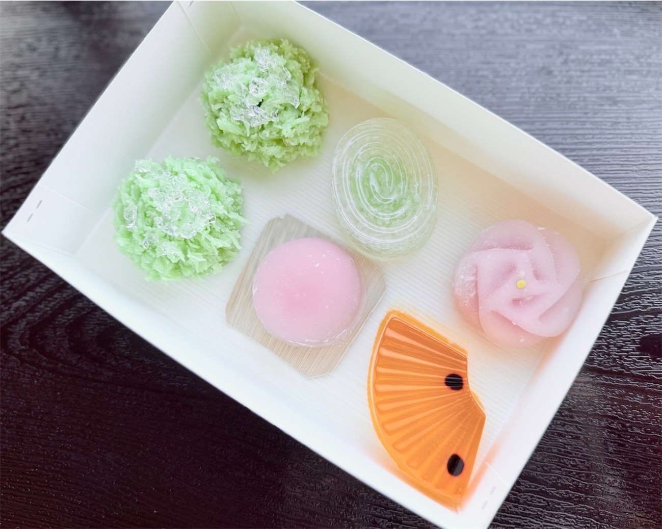 京都『嘯月』8月二度目の生菓子。うす衣、初夏の香り、朝のつゆ、水辺