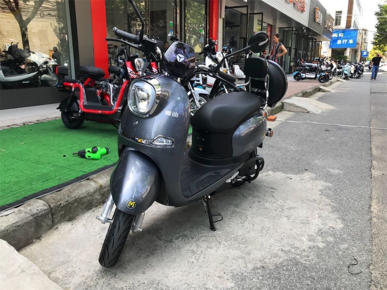 中国で電動バイクを購入してみた感想。免許は必要？バッテリー持ちは
