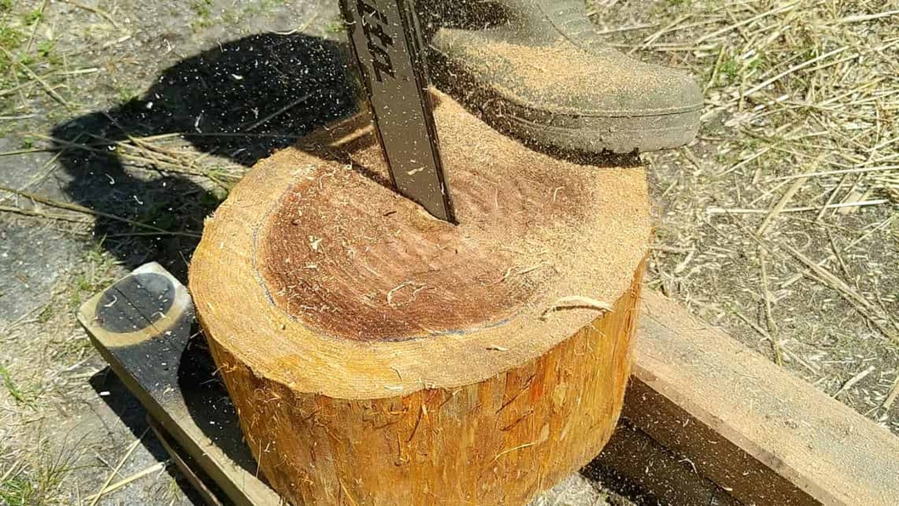 二ホンミツバチ自然入居！重箱式丸洞(土台はアオヤギ式)の作り方 丸太 