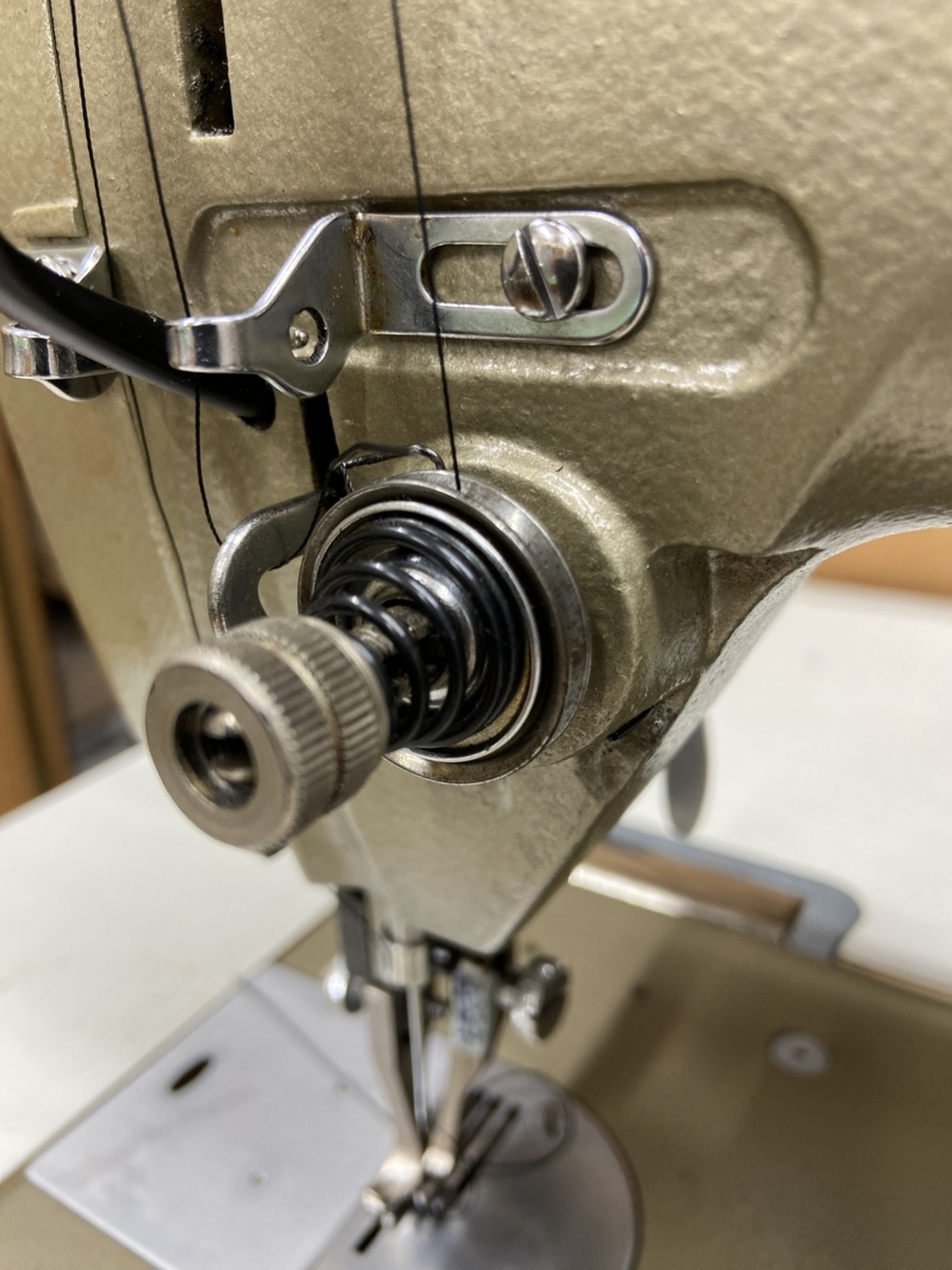 革を縫うミシンのお話 工業用ミシン購入の検討の際に その1 - レザー 