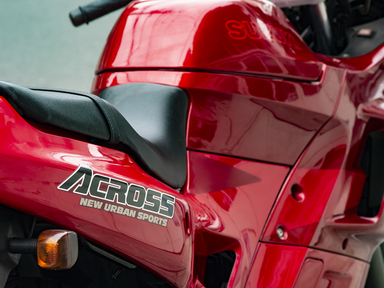 SUZUKI ACROSS 250 元祖メットイン、250cc DOHC16valveの隠れた名車