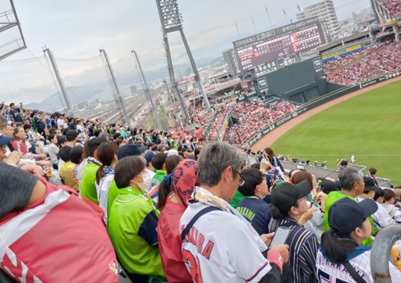 マツダスタジアム、3塁側パフォーマンス席の魅力 - 時にひきこもる思考