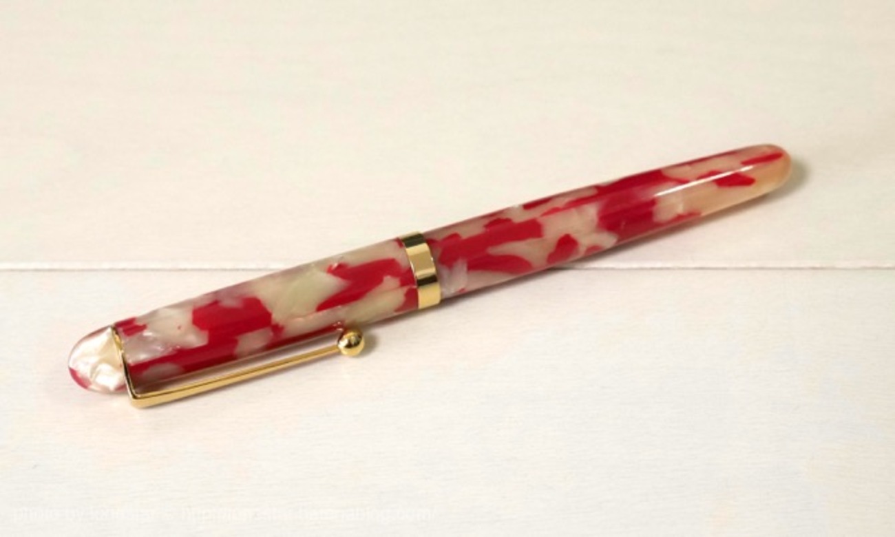 未使用品 稀少 加藤製作所 セルロイド 万年筆 金魚 ハンドクラフト 未使用品 稀少 加藤製作所 セルロイド 万年筆 金魚 ハンド