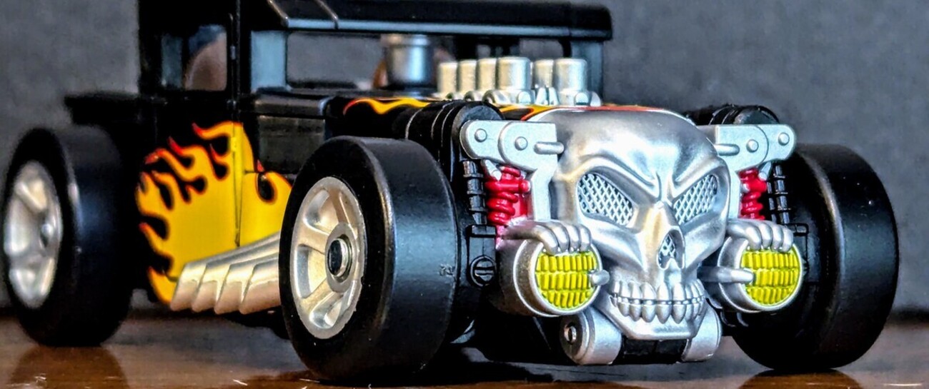 Transformers Collaborative Hot Wheels × Transformers 02 Bone 