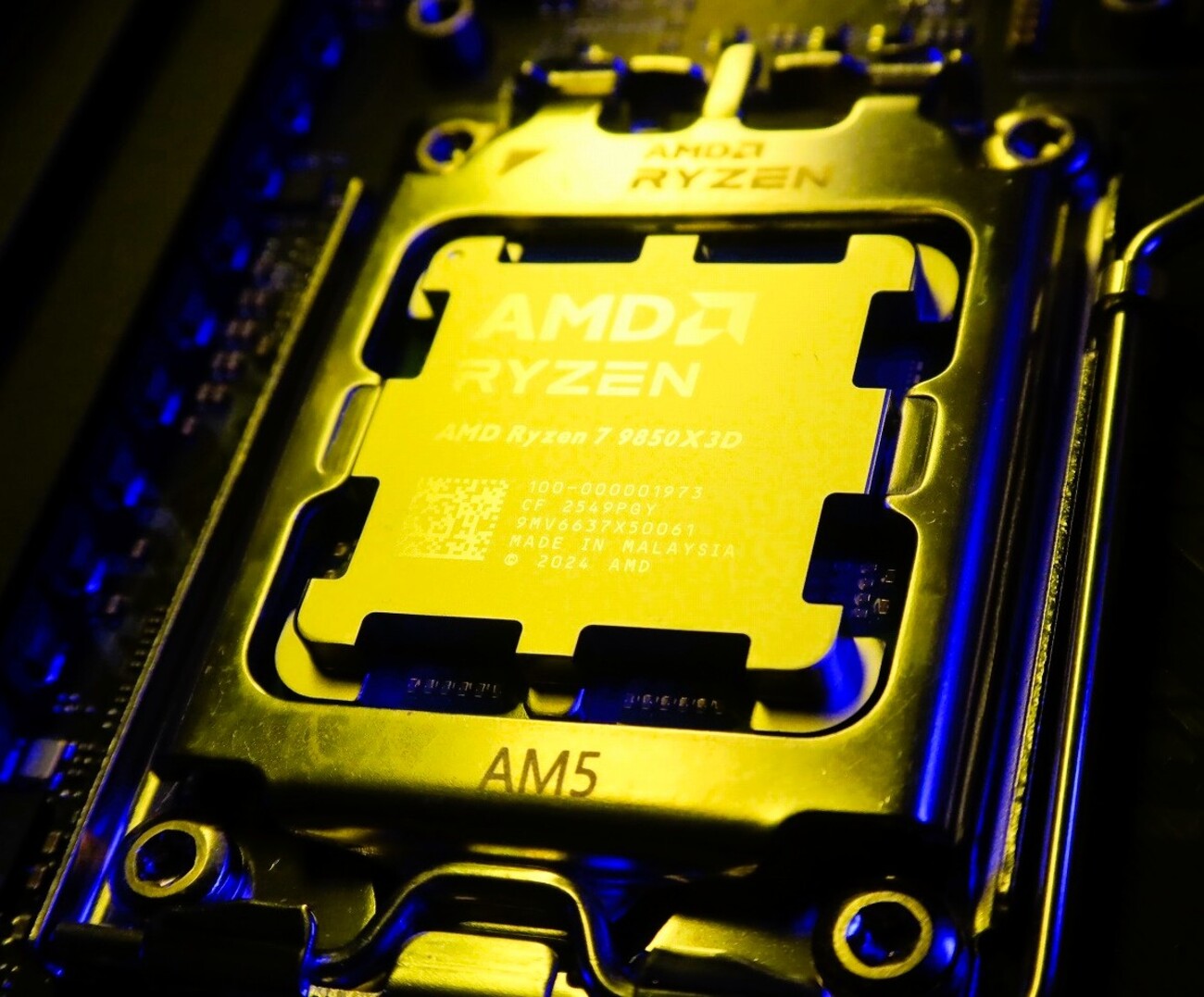 限界のその先へ！】AMD社「Ryzen 7 9850X3D」をレビュー - 新世代は旧 