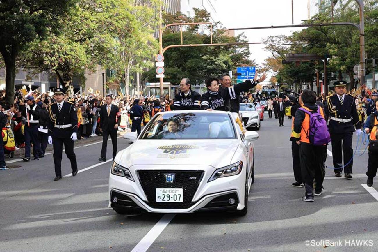 福岡ソフトバンクホークス、5年ぶりの優勝パレード。20周年の来