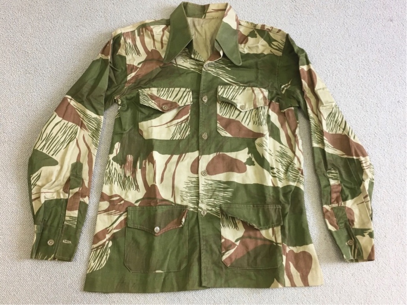 士官用でしょうか？【パキスタンの軍服】陸軍迷彩ジャケットとは 