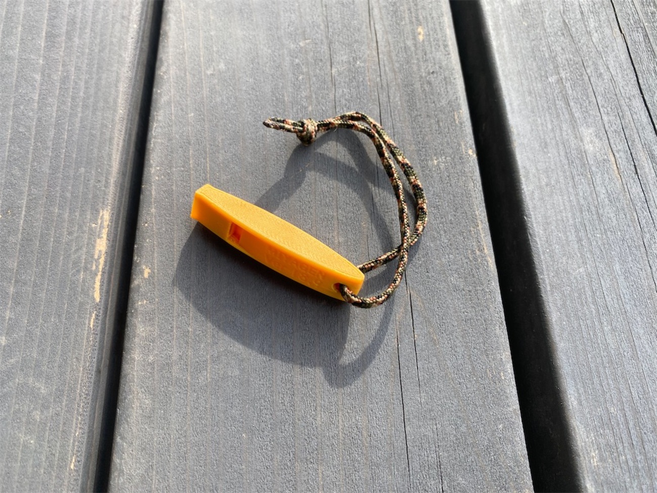 [太郎山トレイルベース 2025-03-20] 軽量小型大音量ホイッスル MIYAGEN 3D WHISTLE 2g 山吹ゴールド