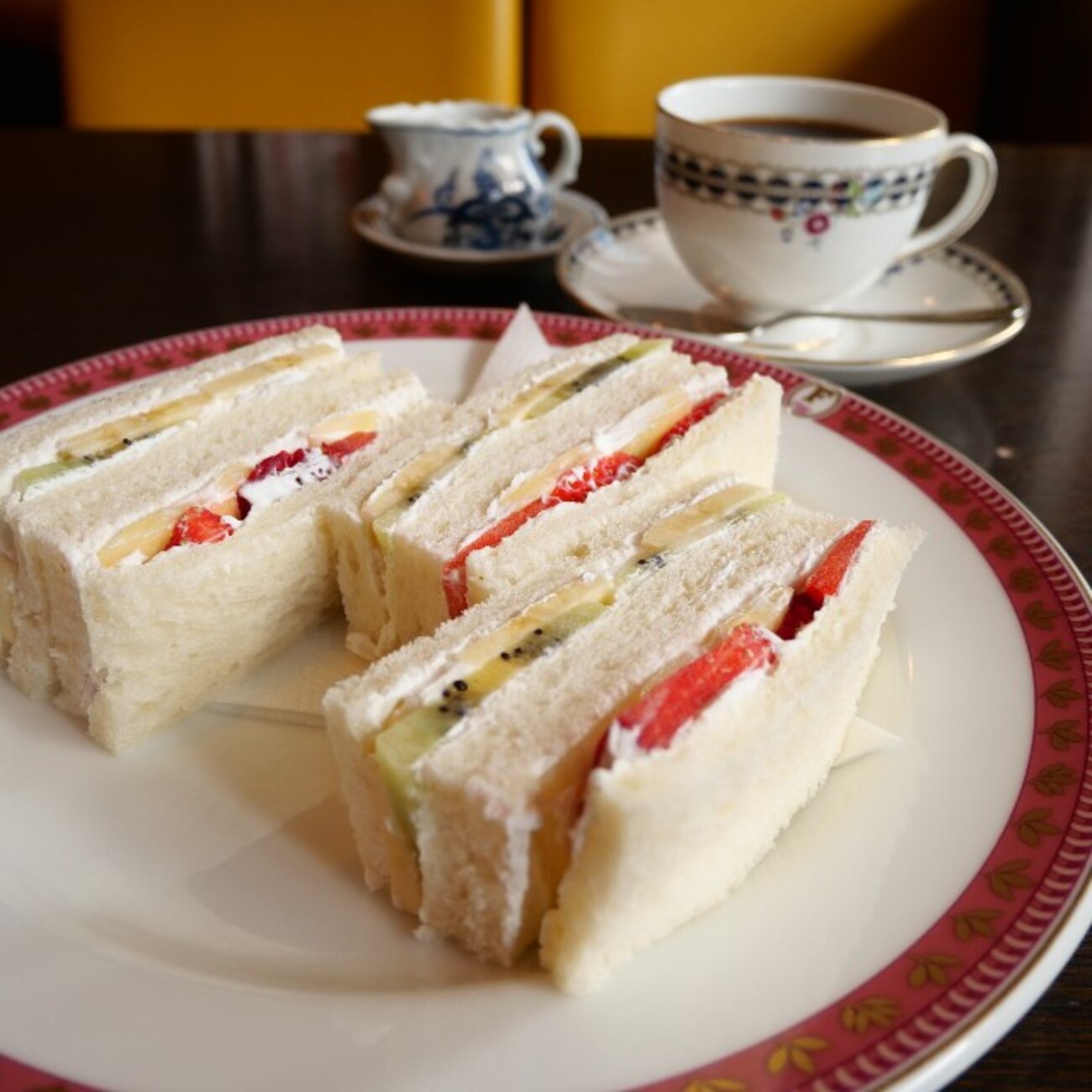 フルフル】統一感あって可愛い雰囲気が魅力の喫茶店(中区三川町) - 百鬼丸もどきのほぼ広島グルメ