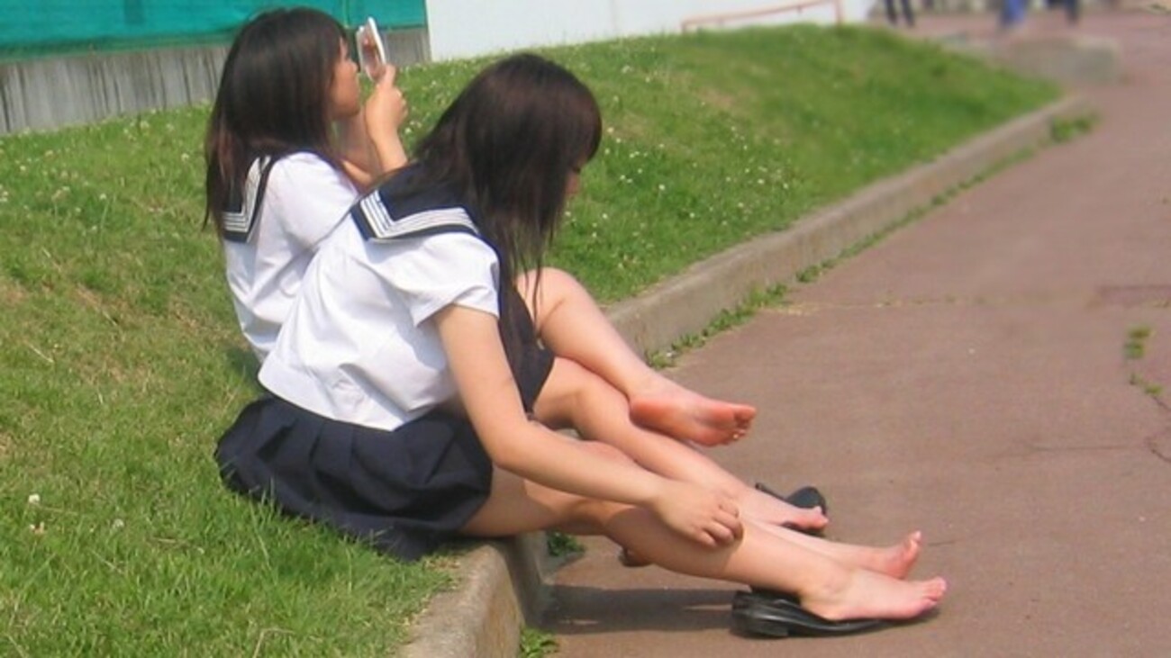 スクール水着 拾い物画像掲示板 画像多め】制服裸足の魅力をドン引きするほど語ります【フェチ】 - 天国的底辺