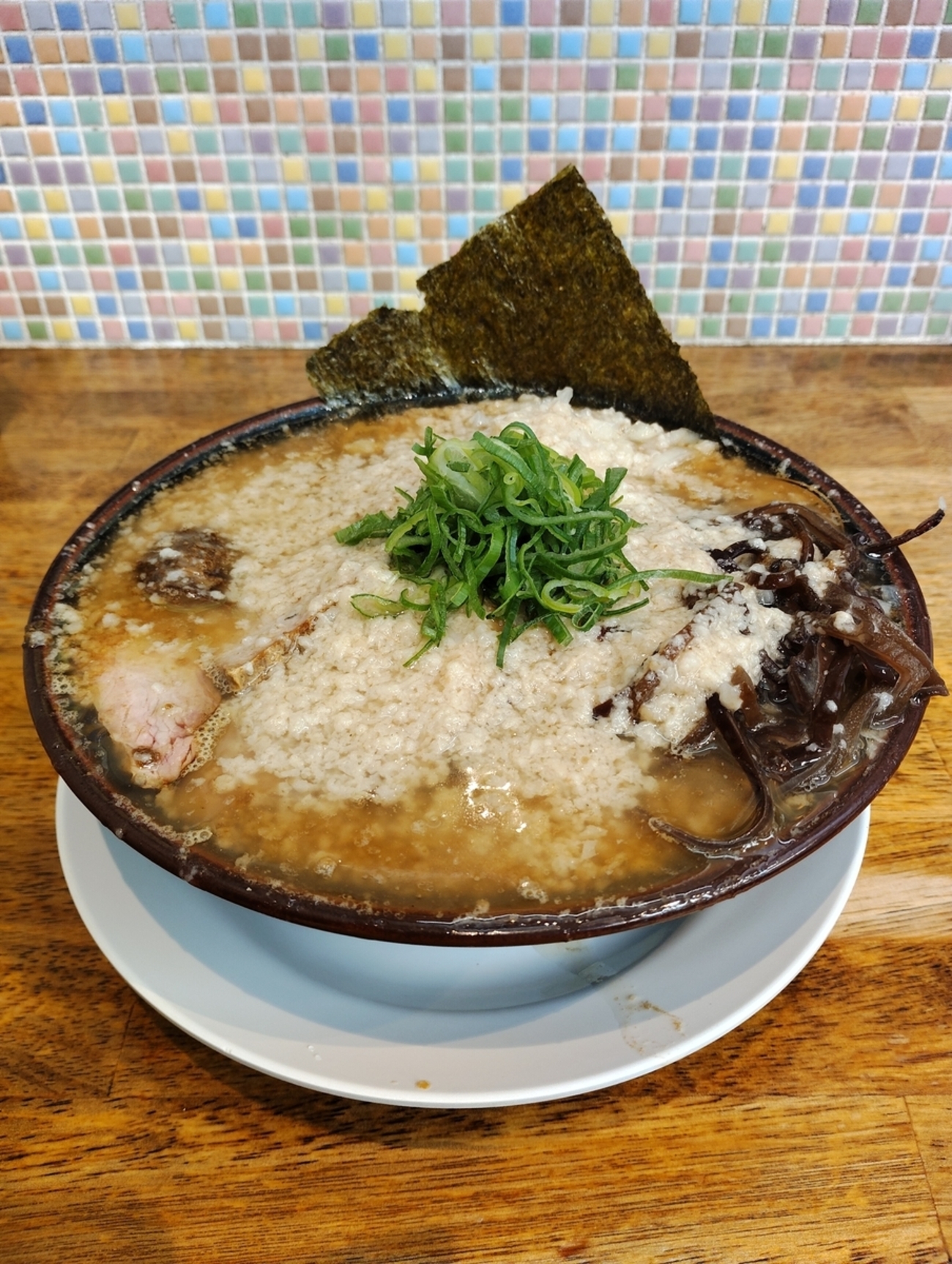 中華蕎麦 丸め 東久留米店】背脂地獄！丼が真っ白に染まった背脂煮干
