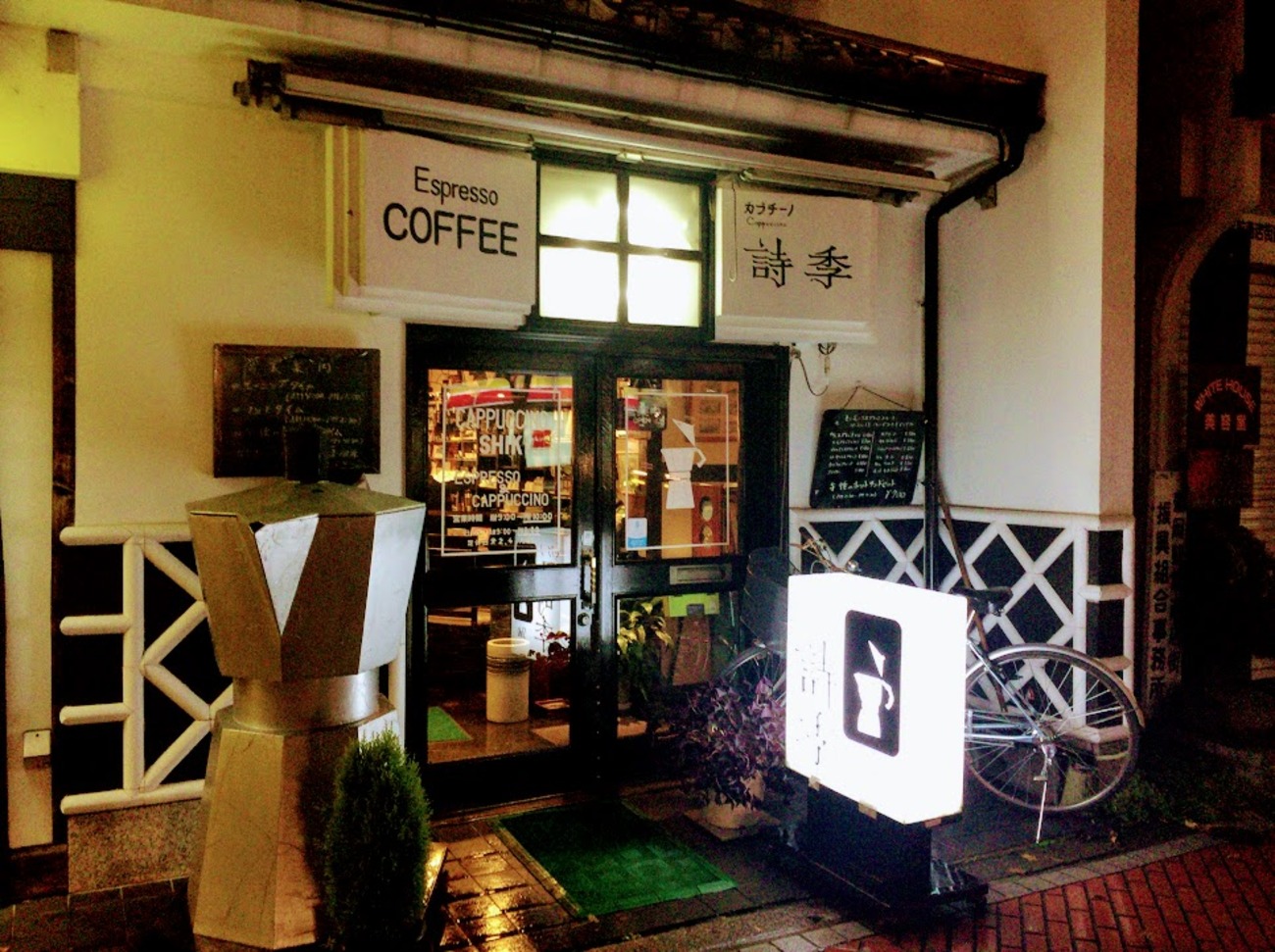 ダイニングカフェ詩季2 新幹線を待つ間、盛岡駅前の喫茶店カプチーノ詩季で、岩手旅行の余韻を