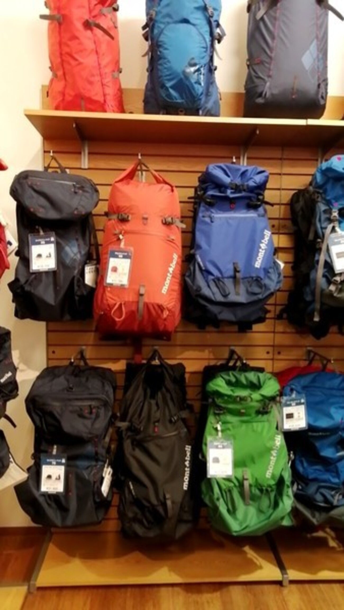 レビューTREKKINGPACK55モンベルのバックパックは工夫された収納が好 