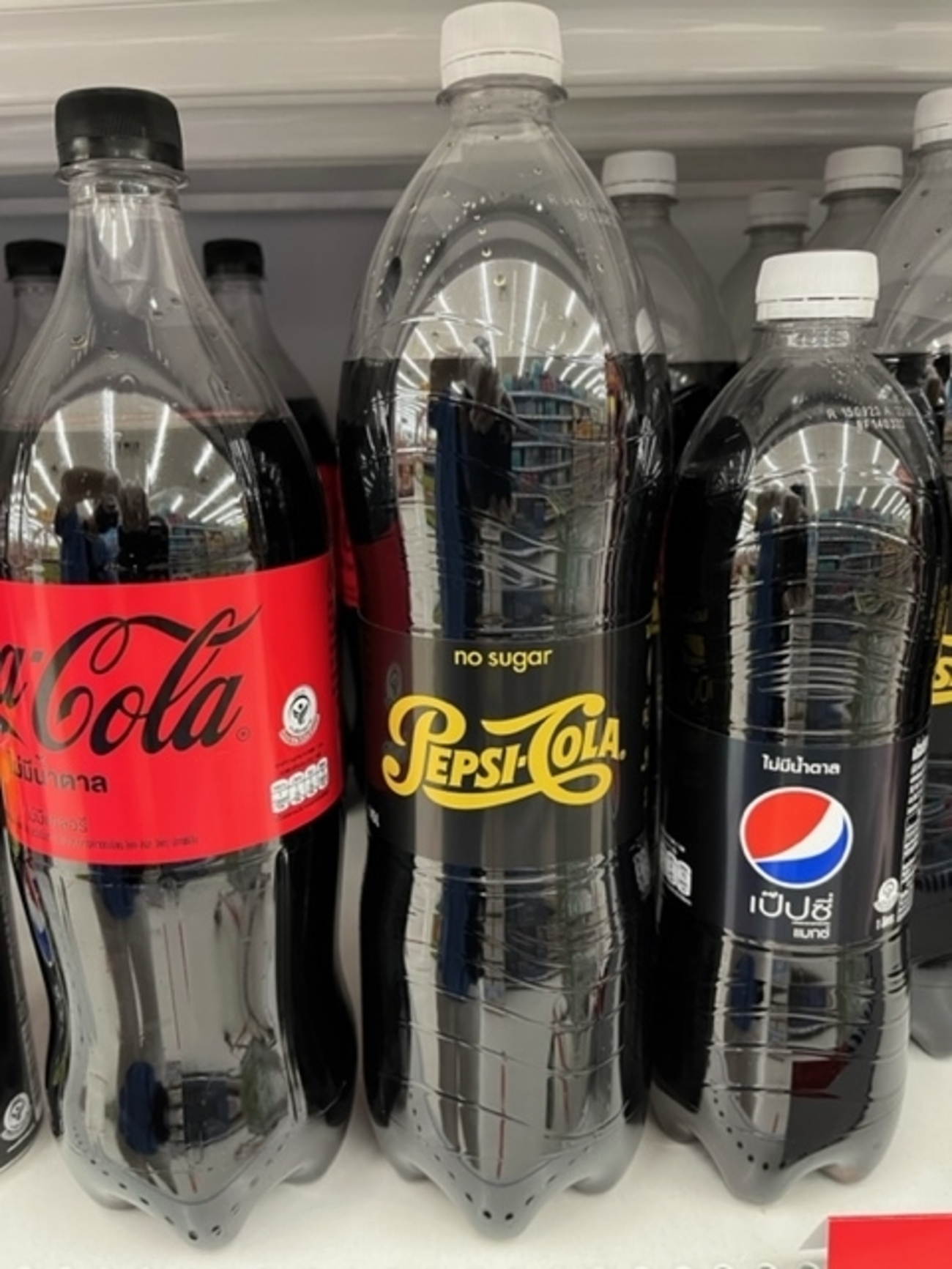 タイで販売している金色と黒色のペプシ・コーラについて - タイ駐在の