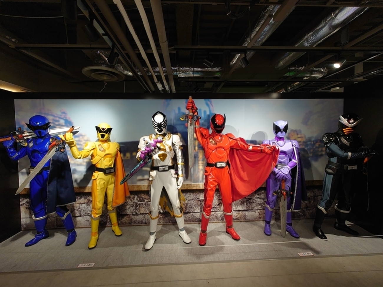 王様戦隊キングオージャー【王の秘宝展】劇中で使用された衣装や小道具 