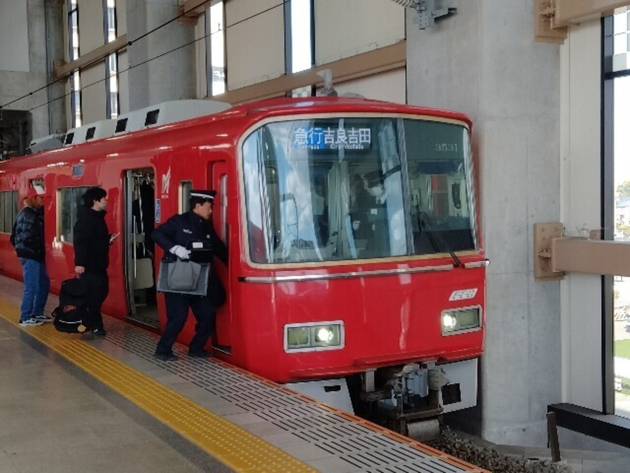 名鉄知立駅で撮り鉄するオッサン - まーきちの人生暇つぶし