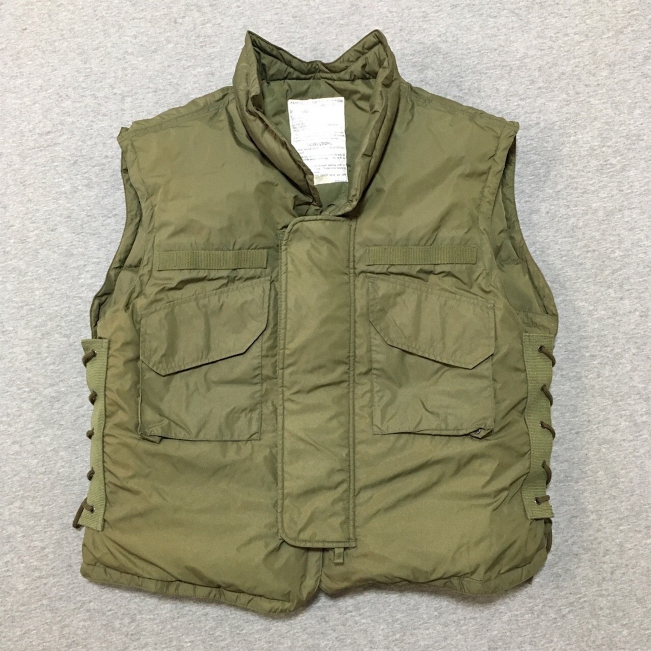 暖かいベストです！【アメリカの軍服】M69ボディアーマー（エポレット 