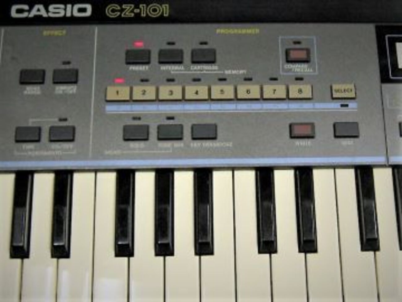 ビンテージ シンセサイザーの修理 CZ-101 カシオ 修理 電源修理 ノイズ