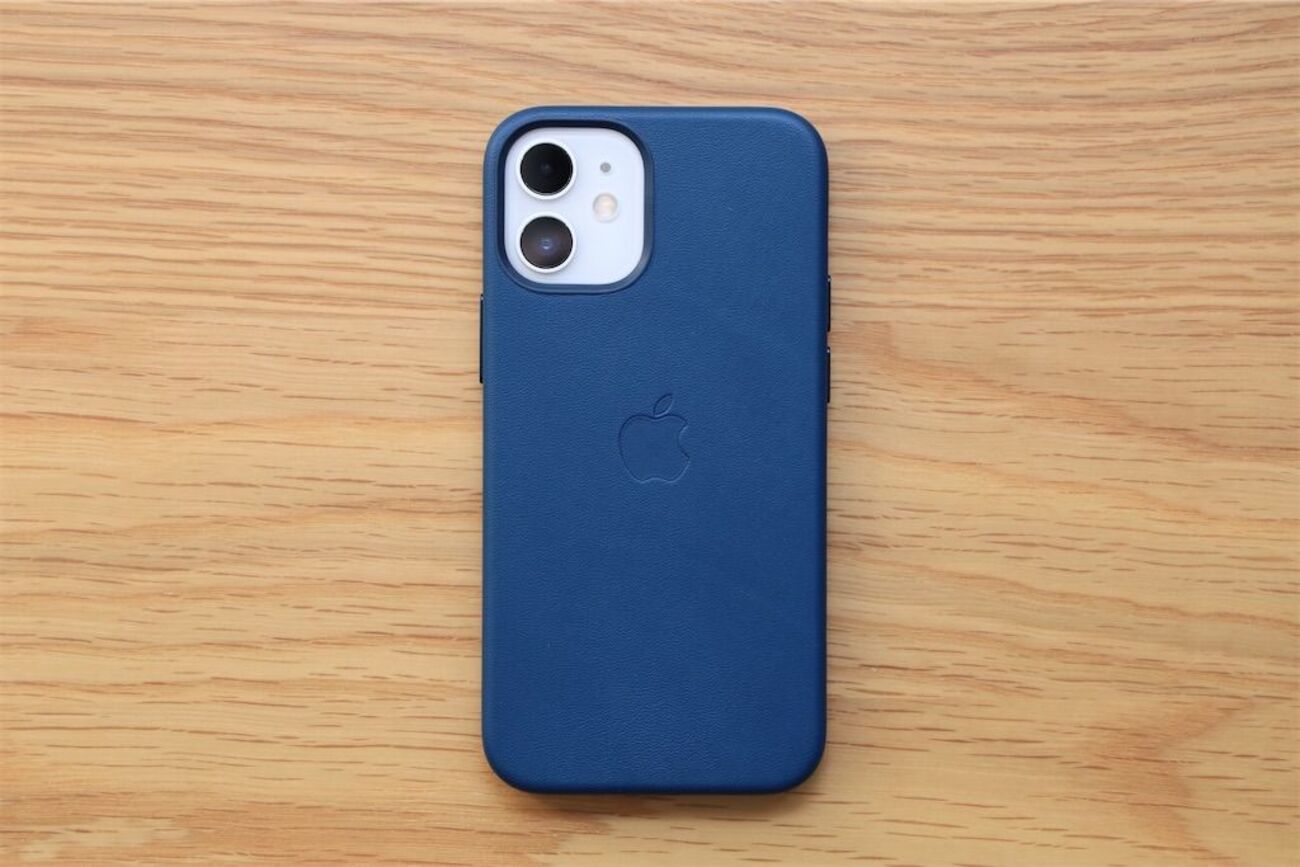 iPhone 12 mini Apple純正レザーケース レビュー｜純正ならではの安心 