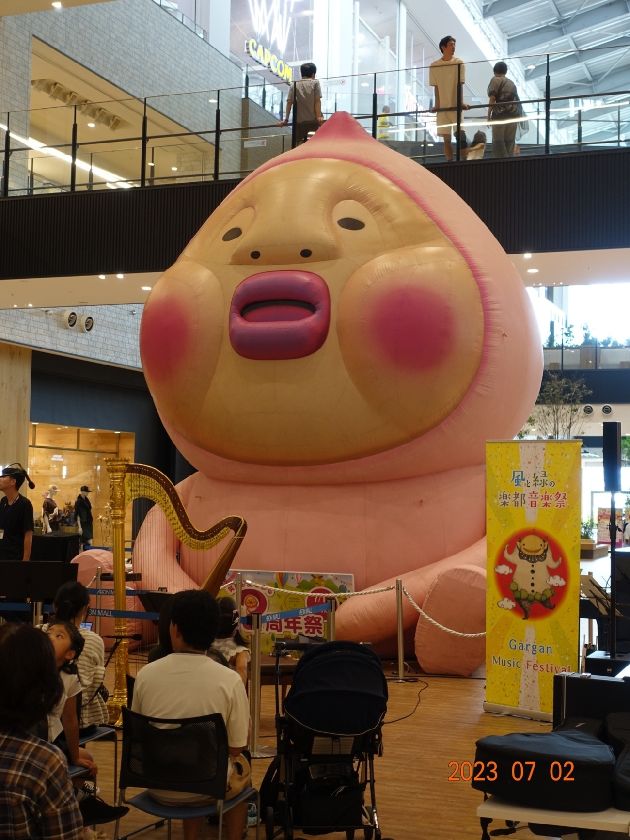 高さ6メートルの巨大「カクレモモジリ」 - 金沢おもしろ発掘