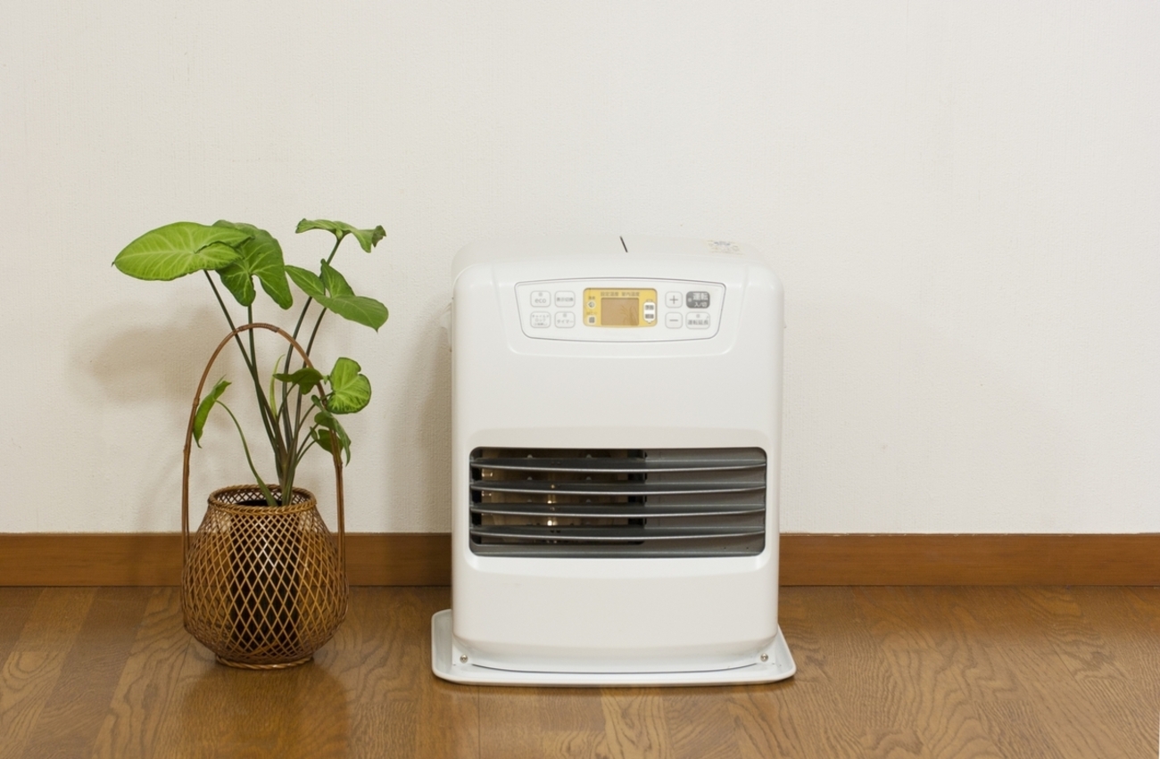石油ファンヒーターの電気代と灯油代はいくらかかる？暖房費を安くする 