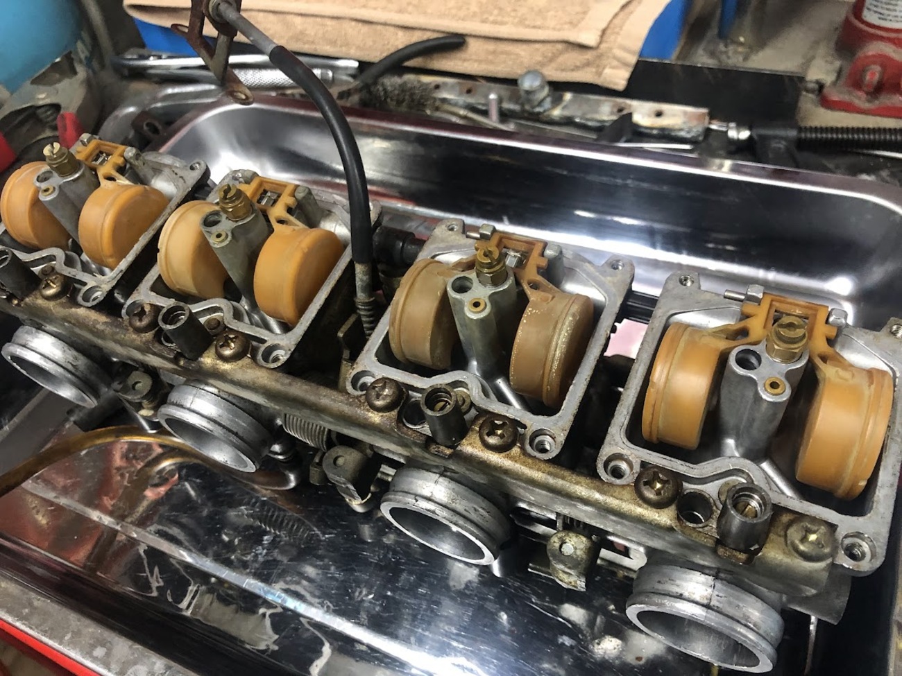 分解清掃済 ゼファー400 750 ZRX400フロントキャリパー OH済 シール パッド新品オーバーホール済 ゼファー400 750 フロント