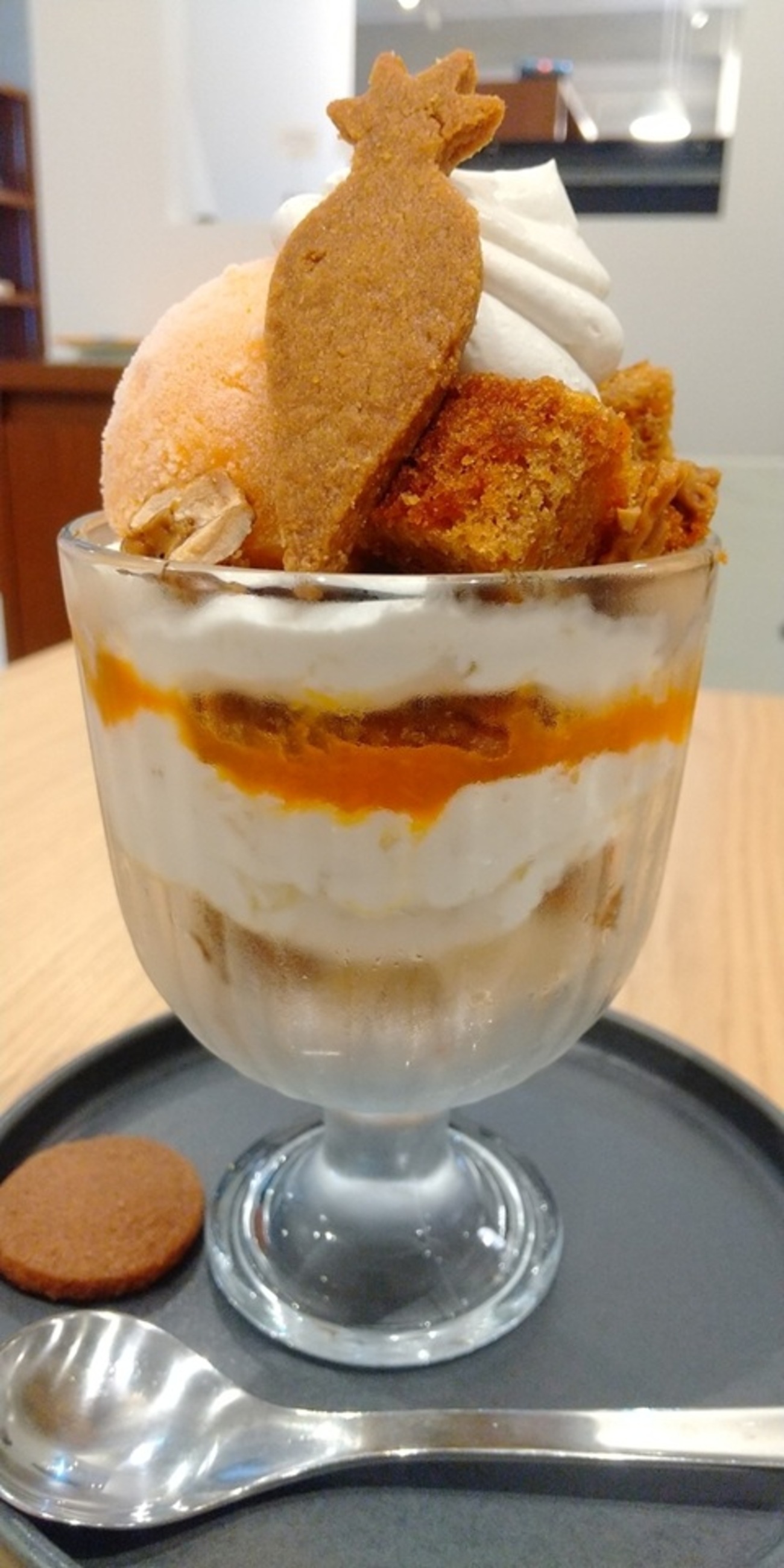キャロットケーキパフェ（東京・うんてん洋菓子店四ッ谷店） - 四谷の